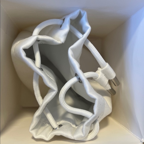 Dior Care Pouch & Box - Picture 3 of 6